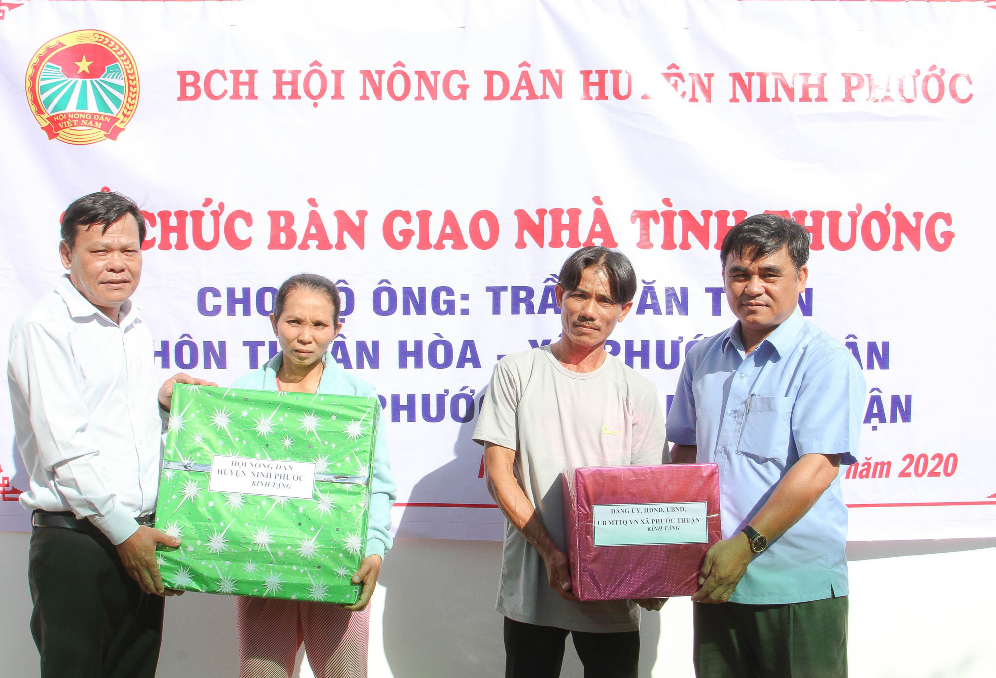 Ninh Thuận: Trao tặng nhà tình thương cho hội viên nông dân nghèo - Ảnh 1. Ninh Thuận: Trao tặng nhà tình thương cho hội viên nông dân nghèo - Ảnh 1.