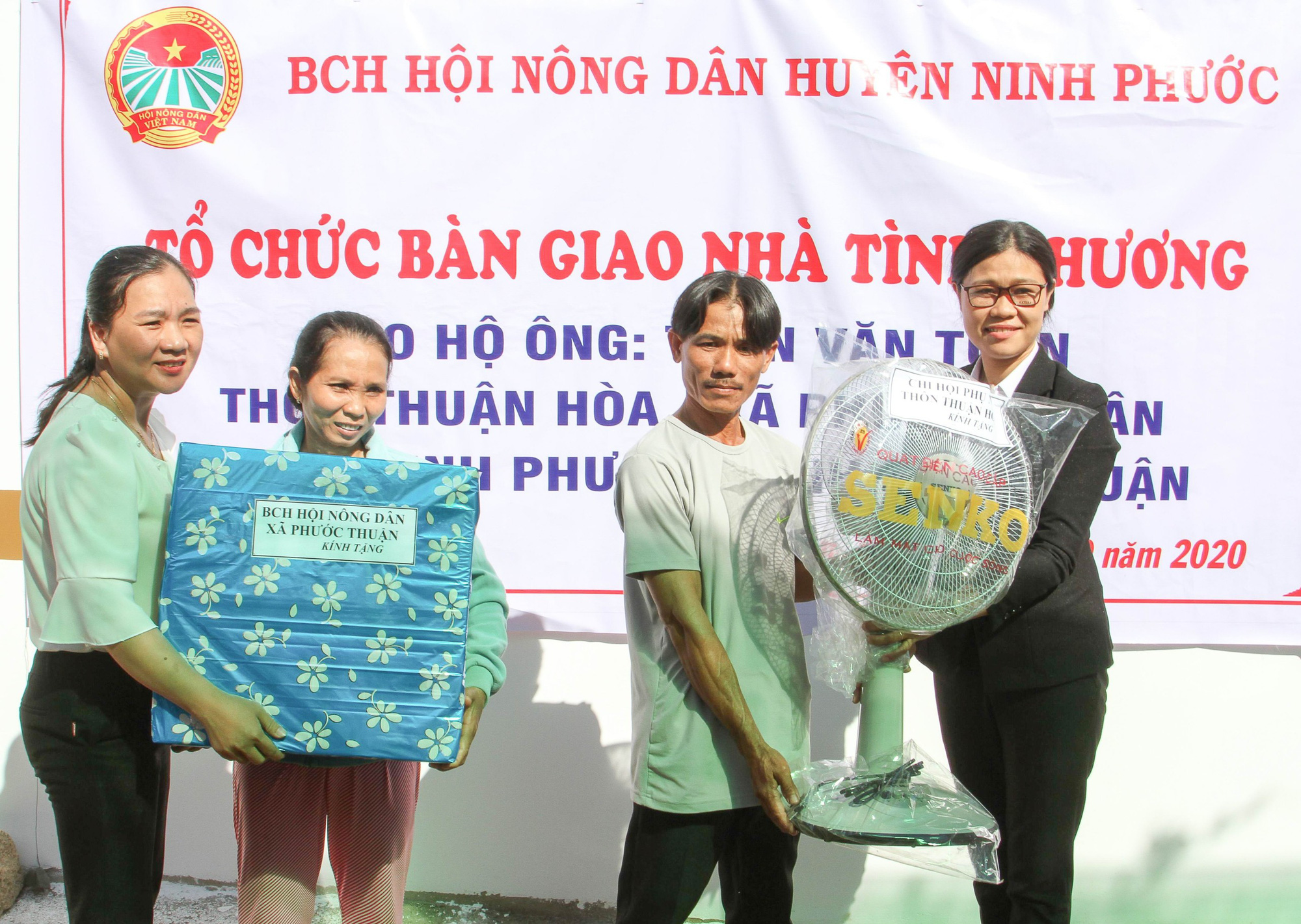 Ninh Thuận: Trao tặng nhà tình thương cho hội viên nông dân nghèo - Ảnh 2. Ninh Thuận: Trao tặng nhà tình thương cho hội viên nông dân nghèo - Ảnh 2.