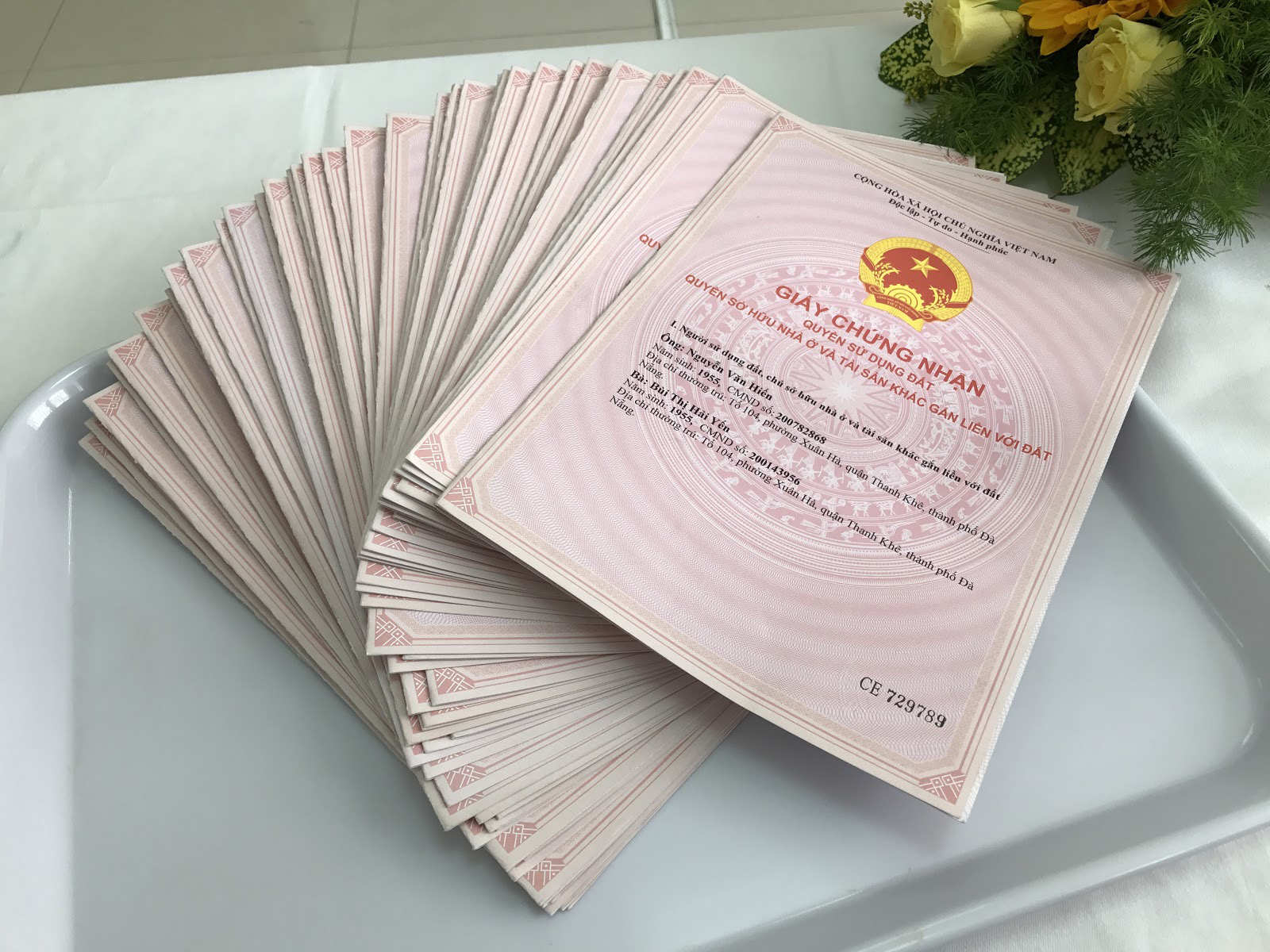10 trường hợp người dân được cấp Sổ đỏ mới - Ảnh 1. 10 trường hợp người dân được cấp Sổ đỏ mới - Ảnh 1.