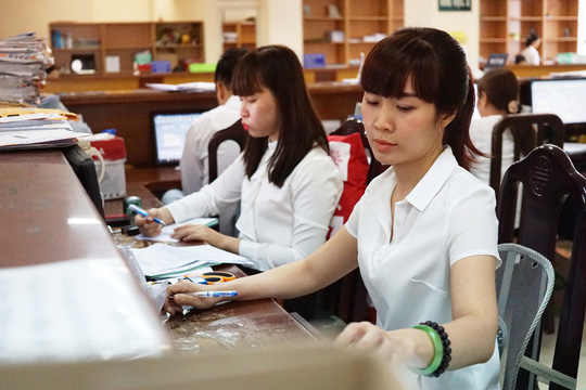 Công chức, viên chức bị chậm tăng lương 1 năm nếu vi phạm những lỗi này - Ảnh 1.