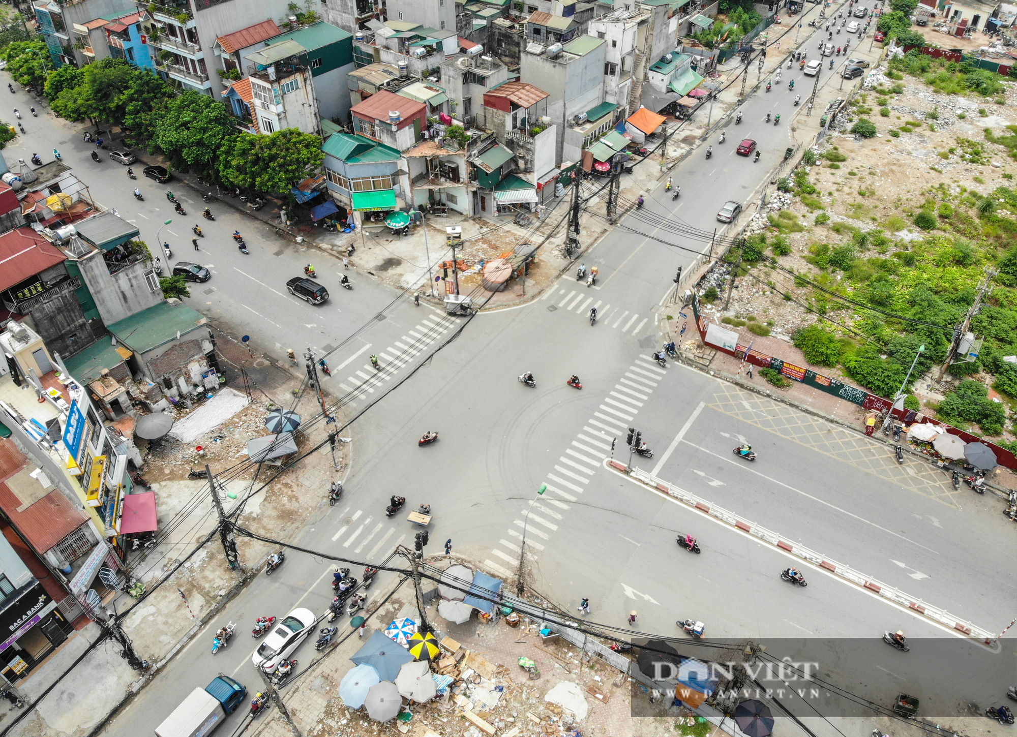 Rác thải ngập ngụa, bủa vây công trình xây dựng đường Vành đai 2 - Ảnh 13.