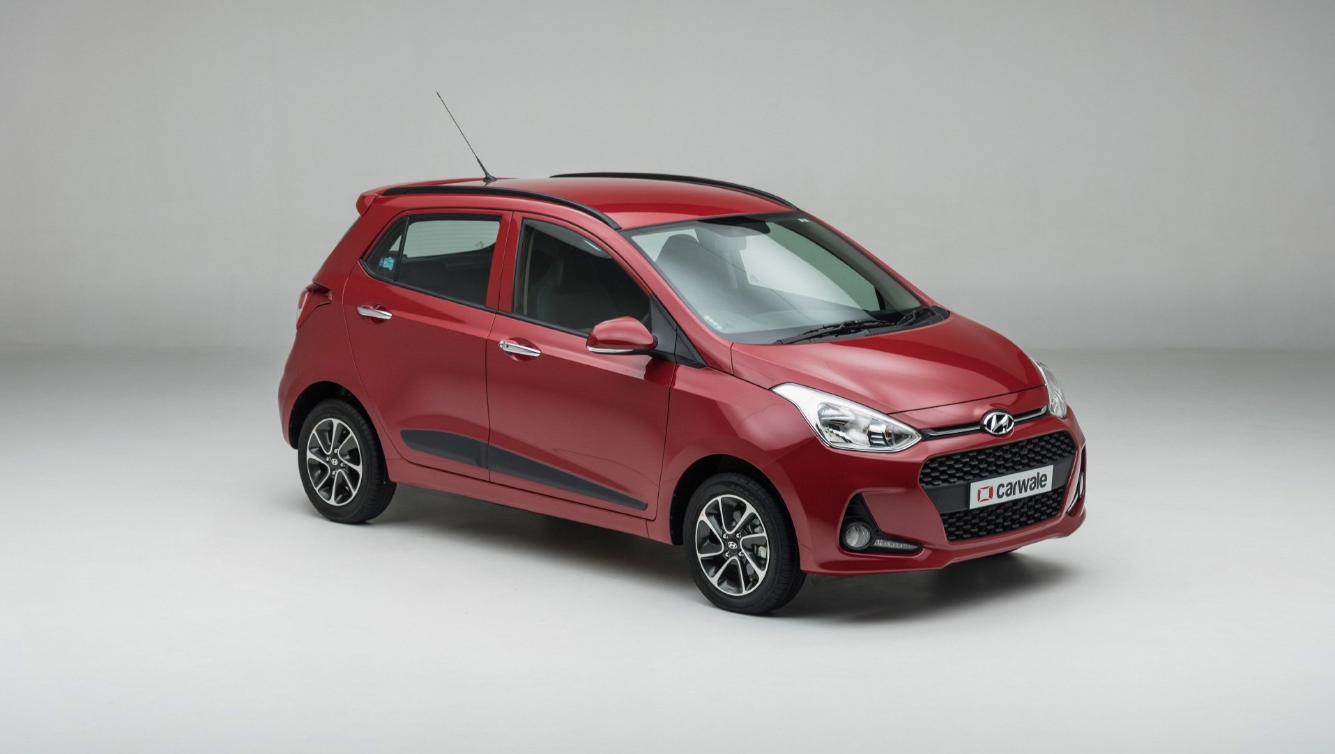 Có khoảng 300 triệu đồng, chọn mua Toyota Vios cũ hay Hyundai Grand i10 mới? - Ảnh 1. Có khoảng 300 triệu đồng, chọn mua Toyota Vios cũ hay Hyundai Grand i10 mới? - Ảnh 1.