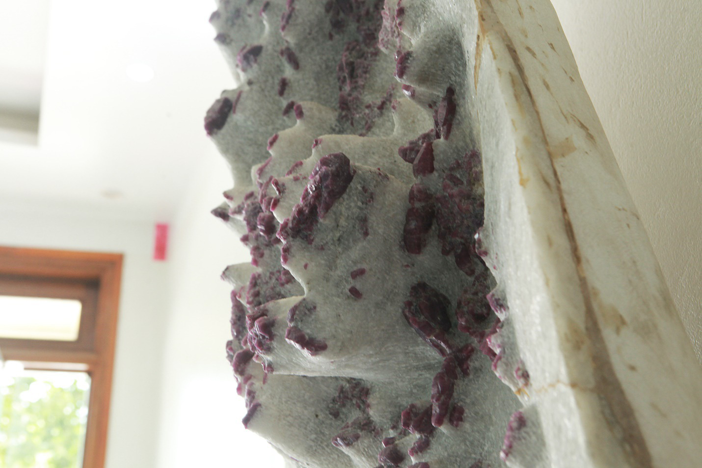 Gốc tinh thể ruby lớn nhất thế giới tại Yên Bái được trả giá tới 6 tỷ đồng - Ảnh 8. Gốc tinh thể ruby lớn nhất thế giới tại Yên Bái được trả giá tới 6 tỷ đồng - Ảnh 8.