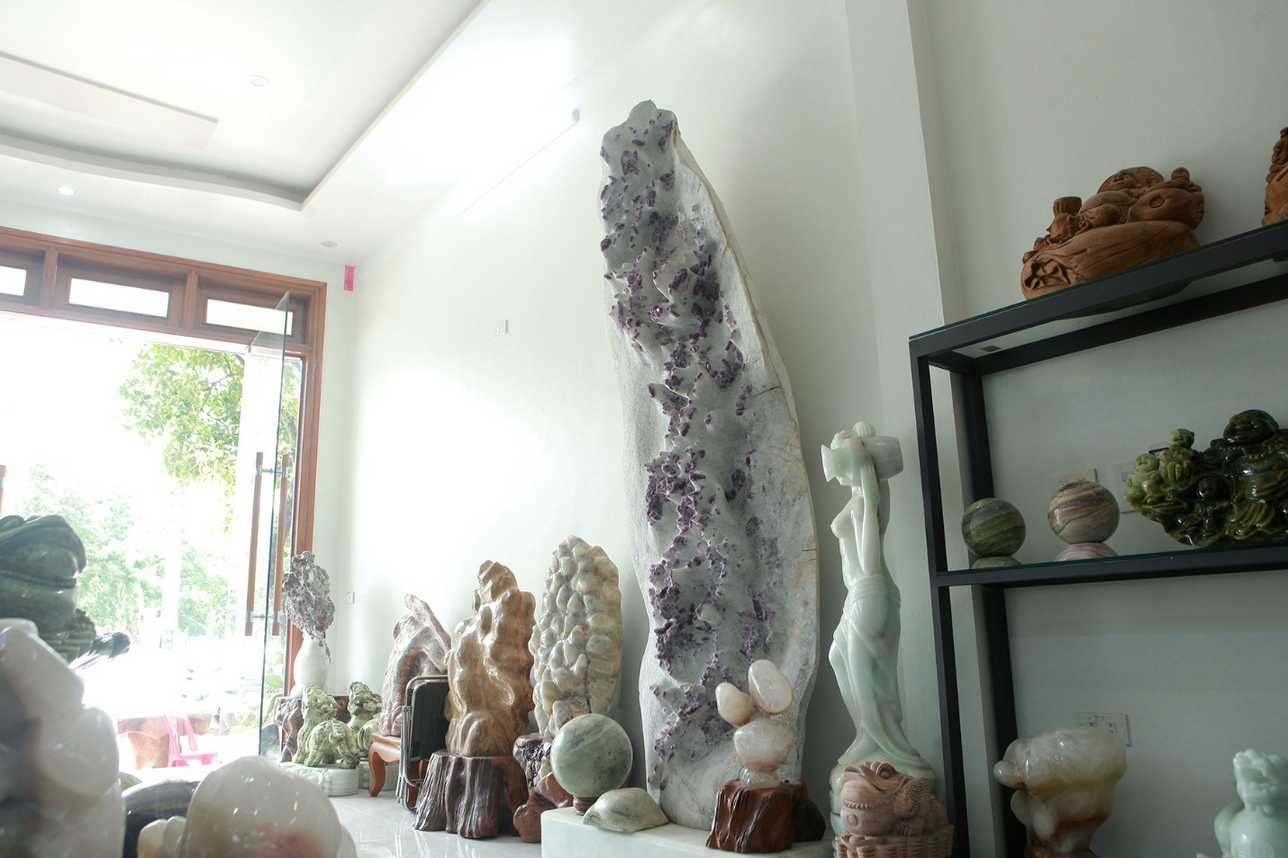 Gốc tinh thể ruby lớn nhất thế giới tại Yên Bái được trả giá tới 6 tỷ đồng - Ảnh 9. Gốc tinh thể ruby lớn nhất thế giới tại Yên Bái được trả giá tới 6 tỷ đồng - Ảnh 9.