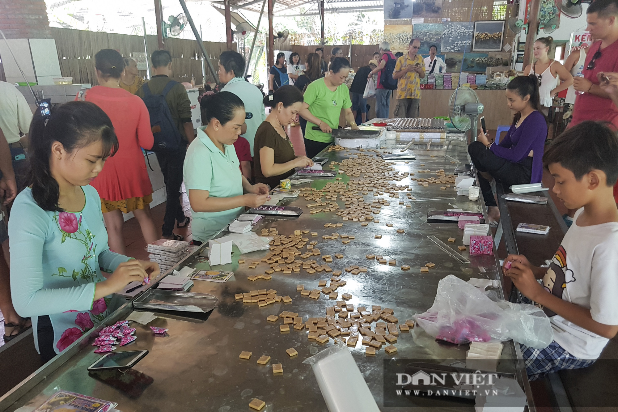 “Đứng ngồi không yên” với kiểu du lịch đậm chất dân dã ở Bến Tre - Ảnh 7.
