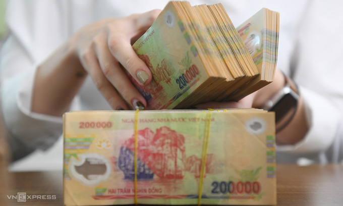 Hệ lụy khi ngân hàng ồ ạt bán chéo bảo hiểm - Ảnh 1. Hệ lụy khi ngân hàng ồ ạt bán chéo bảo hiểm - Ảnh 1.