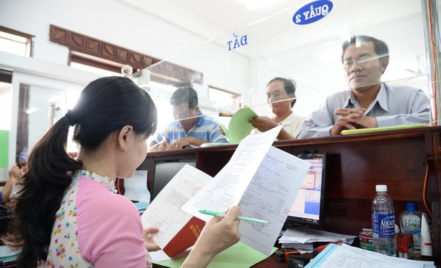 Sổ đỏ chỉ đứng tên vợ hoặc chồng có thế chấp được không? - Ảnh 1. Sổ đỏ chỉ đứng tên vợ hoặc chồng có thế chấp được không? - Ảnh 1.