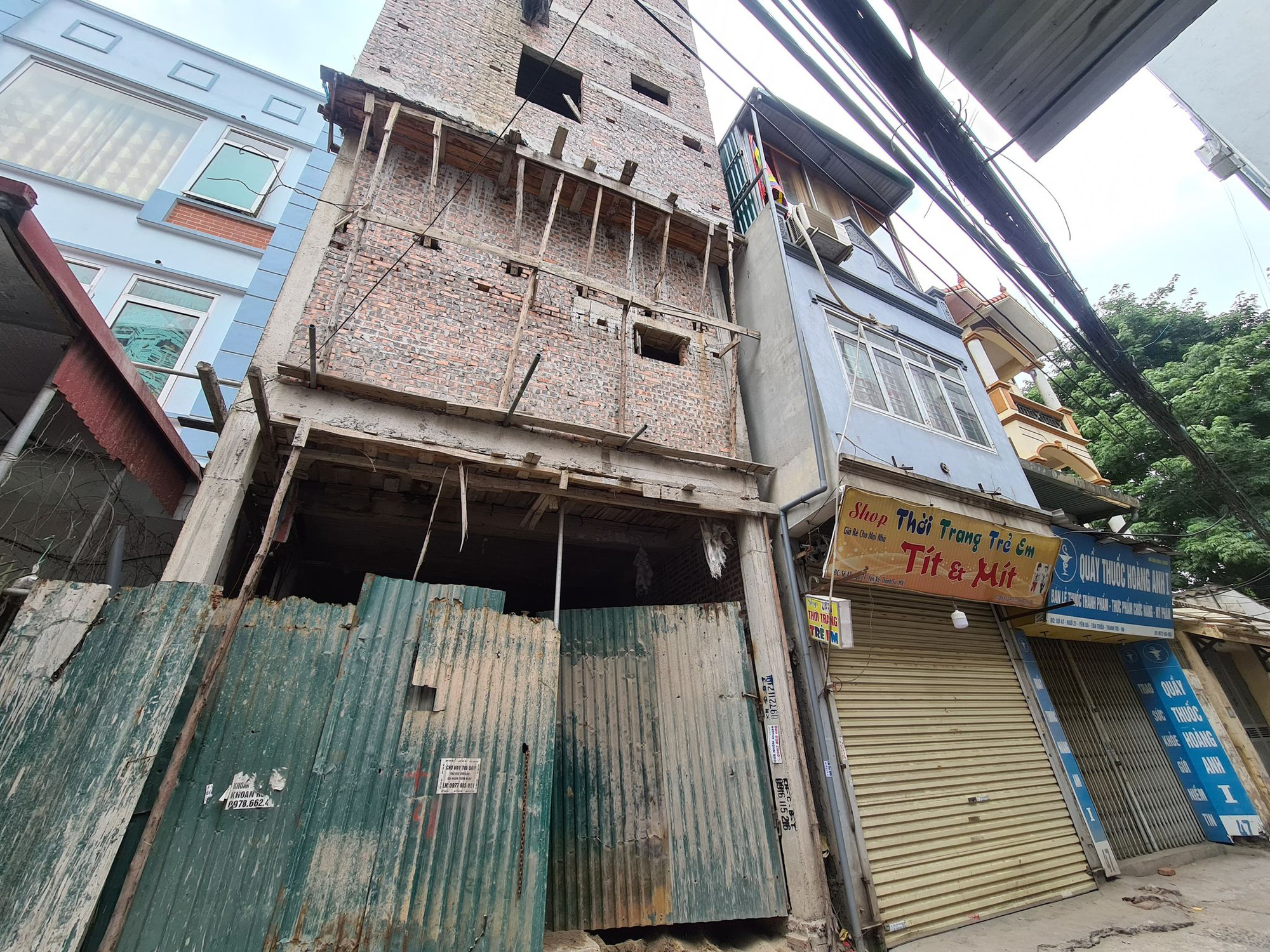 Hà Nội: Một chủ tịch xã bị tố ra thông báo đình chỉ xây dựng thiếu cơ sở - Ảnh 4.