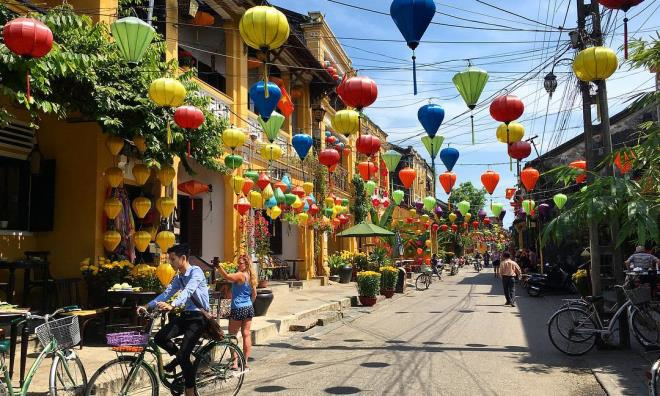 Địa phương đua nhau kích cầu, đón khách du lịch trở lại - Ảnh 1. Địa phương đua nhau kích cầu, đón khách du lịch trở lại - Ảnh 1.