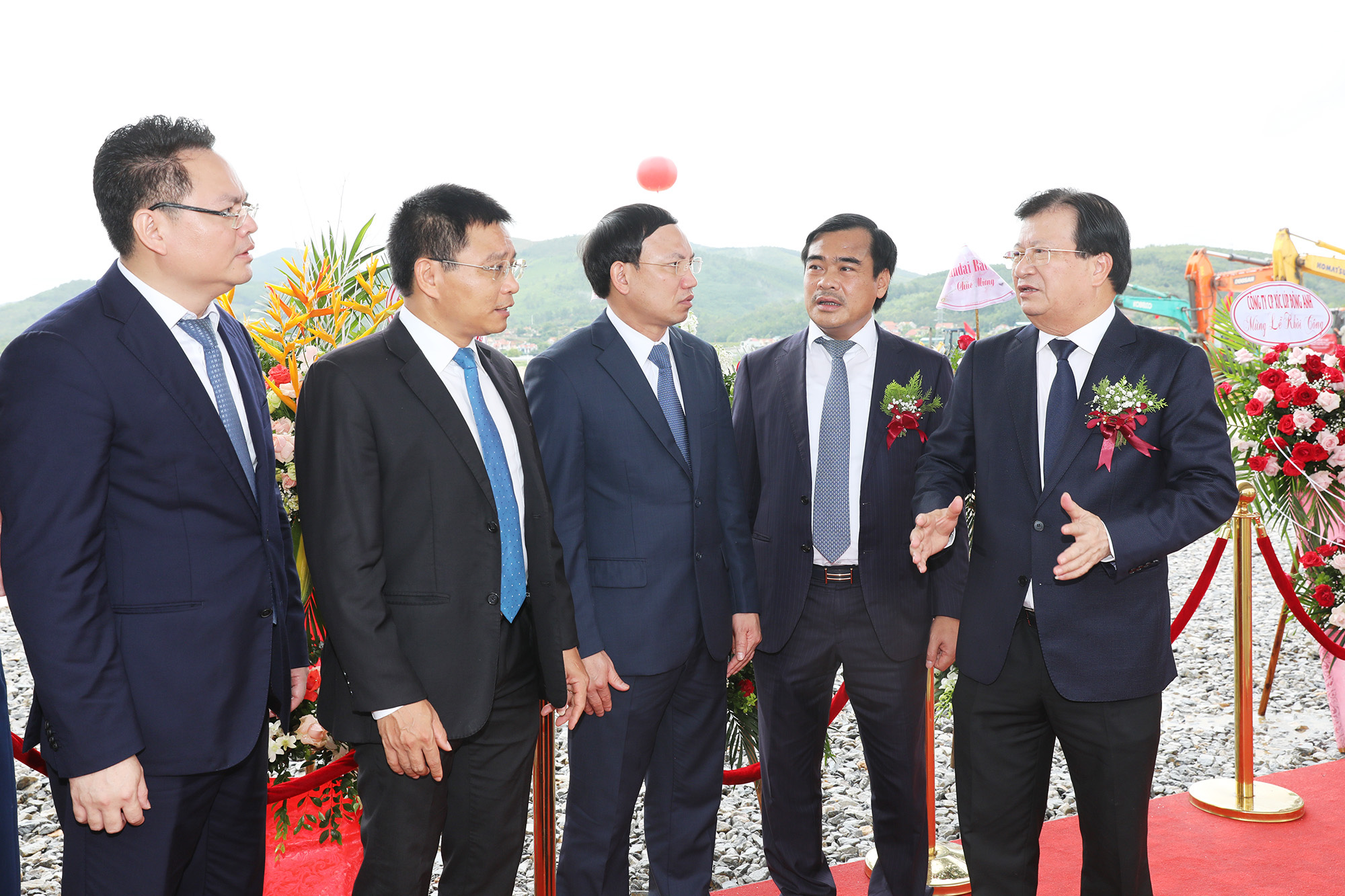 Động thổ tổ hợp công nghiệp phụ trợ ô tô đầu tiên tại Quảng Ninh - Ảnh 2. Động thổ tổ hợp công nghiệp phụ trợ ô tô đầu tiên tại Quảng Ninh - Ảnh 2.