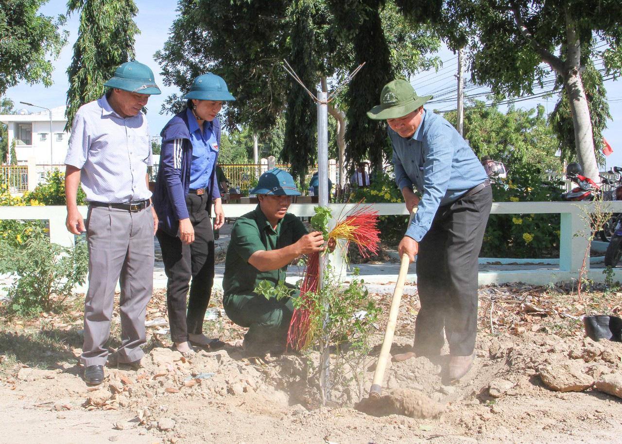 Ninh Thuận: Xây dựng mô hình đường hoa - Ảnh 3. Ninh Thuận: Xây dựng mô hình đường hoa - Ảnh 3.