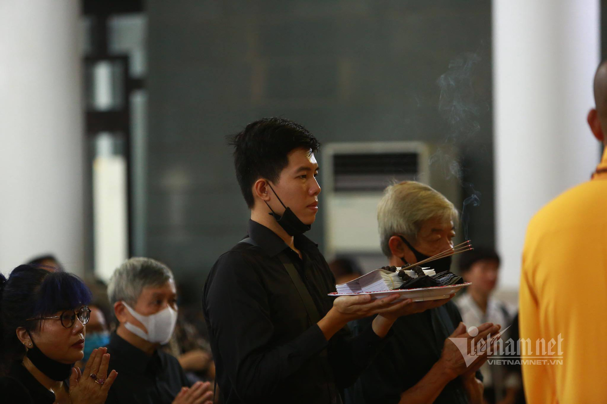 Nghệ sĩ thương tiếc trong ngày đưa tiễn nhạc sĩ Phó Đức Phương  - Ảnh 1.