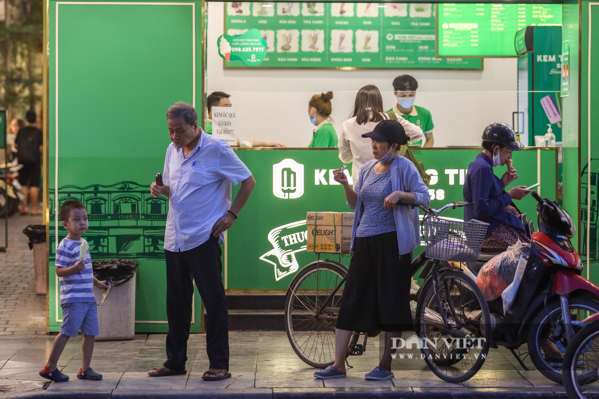 Người Hà Nội bắt đầu chủ quan dù chưa hết dịch Covid-19 - Ảnh 5.