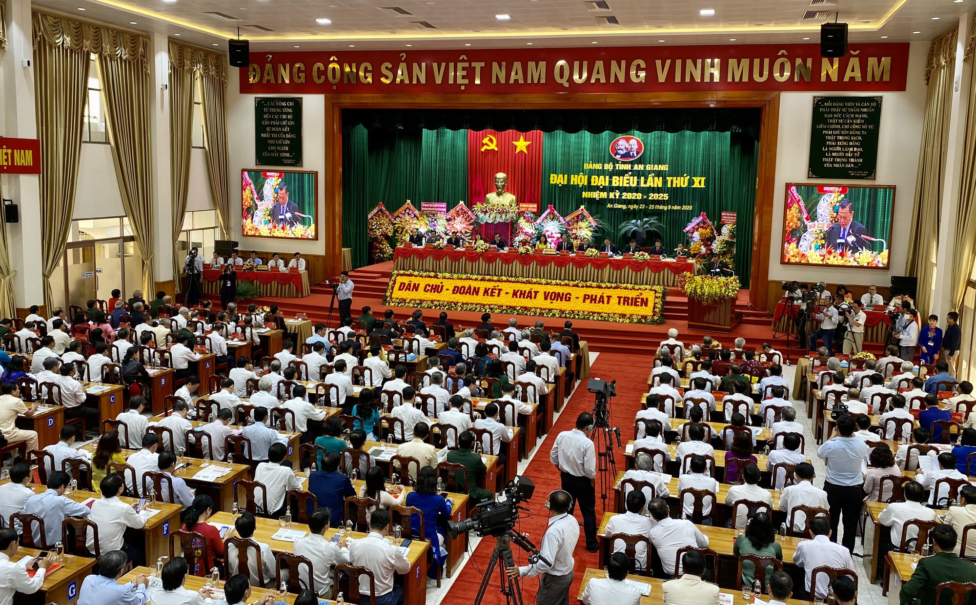 Bà Võ Thị Ánh Xuân tái đắc cử Bí thư Tỉnh ủy An Giang   - Ảnh 4.