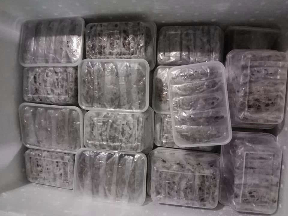 Dế mèn "chu du" trên bàn nhậu, muốn ăn phải xếp hàng chờ - Ảnh 2. Dế mèn "chu du" trên bàn nhậu, muốn ăn phải xếp hàng chờ - Ảnh 2.