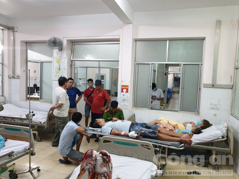 Không cho lĩnh giải vì cho rằng vé số giả, chủ đại lý bị chém gần đứt bàn tay - Ảnh 3.