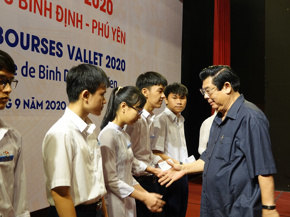 Học bổng Vallet “đến tay” học sinh, sinh viên Bình Định, Phú Yên và Gia Lai - Ảnh 2.