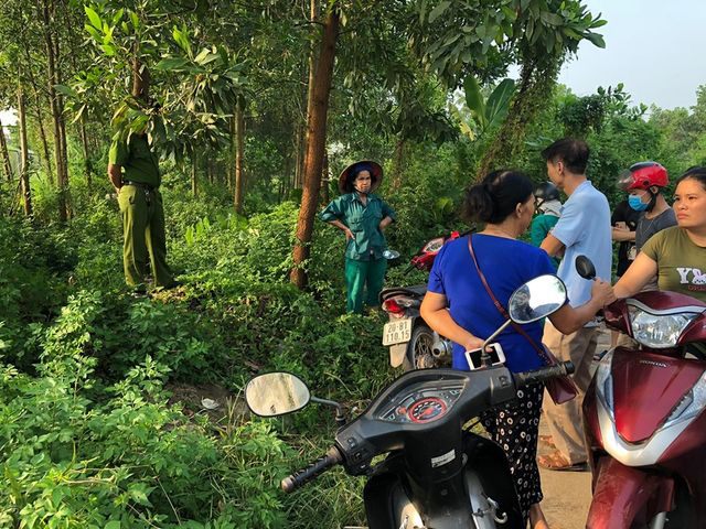 Khám nghiệm hiện trường vụ thi thể người đàn ông nằm co quắp trong bụi rậm ở Thái Nguyên - Ảnh 1.