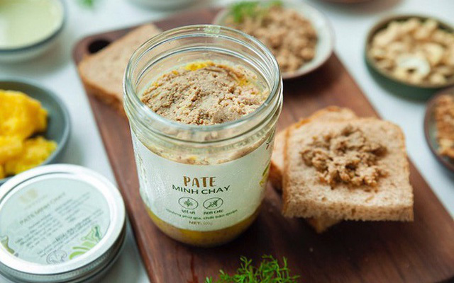 Vụ ngộ độc Pate Minh Chay: Phạt công ty 17,5 triệu, cảnh sát thu giữ tài liệu, vật phẩm liên quan - Ảnh 1. Vụ ngộ độc Pate Minh Chay: Phạt công ty 17,5 triệu, cảnh sát thu giữ tài liệu, vật phẩm liên quan - Ảnh 1.