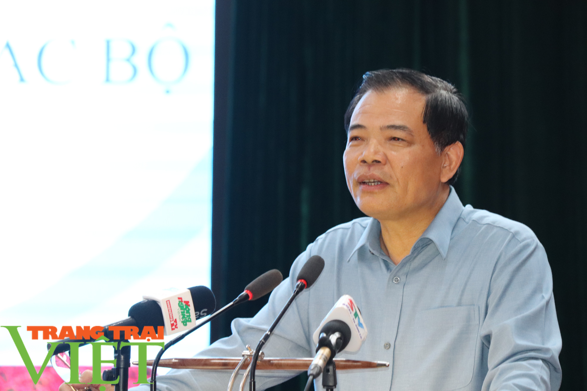 Bộ trưởng Bộ NNPTNT: Trồng trọt không có phân chuồng, không đời nào đạt tiêu chuẩn cao nhất - Ảnh 1. Bộ trưởng Bộ NNPTNT: Trồng trọt không có phân chuồng, không đời nào đạt tiêu chuẩn cao nhất - Ảnh 1.