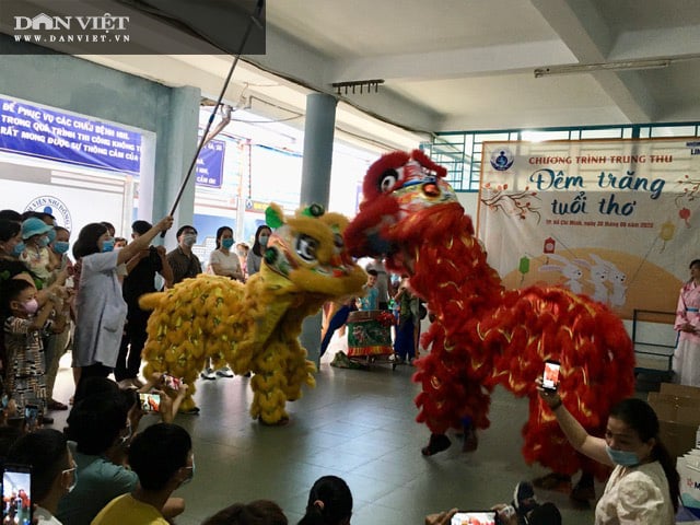 Rộn ràng Tết trung thu cho các bệnh nhân nhí - Ảnh 8.