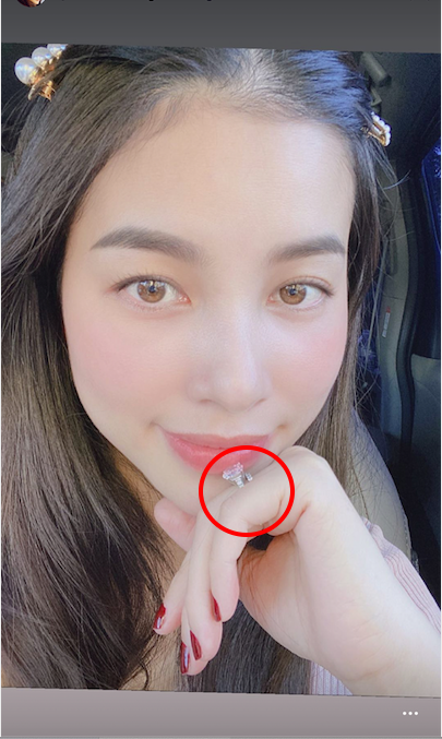 Phạm Hương đeo nhẫn kim cương &quot;siêu to khổng lồ&quot; trong ngày đặc biệt, fan &quot;ghen tỵ&quot; - Ảnh 4.