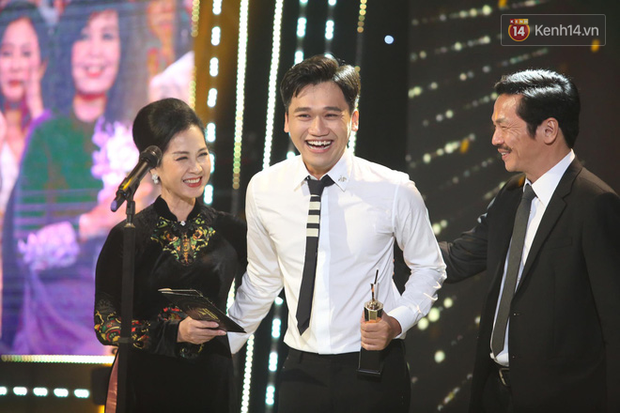 VTV Awards 2020 - Xuân Nghị vượt mặt các nam thần, Hồng Diễm không nằm ngoài dự đoán - Ảnh 2.