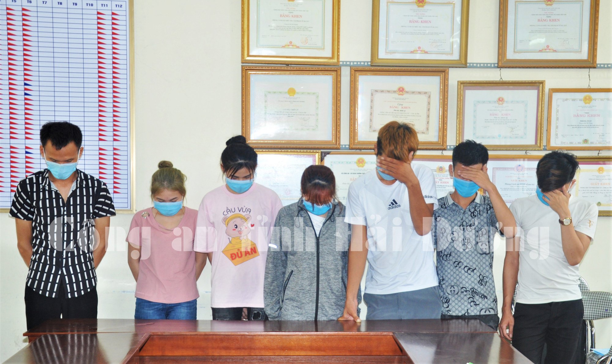 Hải Dương: Bắt giữ 6 đối tượng sử dụng bóng cười và ma túy trái phép - Ảnh 2. Hải Dương: Bắt giữ 6 đối tượng sử dụng bóng cười và ma túy trái phép - Ảnh 2.
