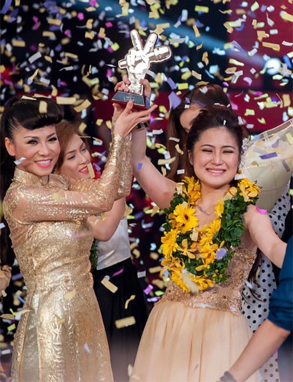 Hương Tràm: Quán quân The Voice lúc 17 tuổi và sai lầm khó xóa nhòa với ca sĩ Thu Minh - Ảnh 2.