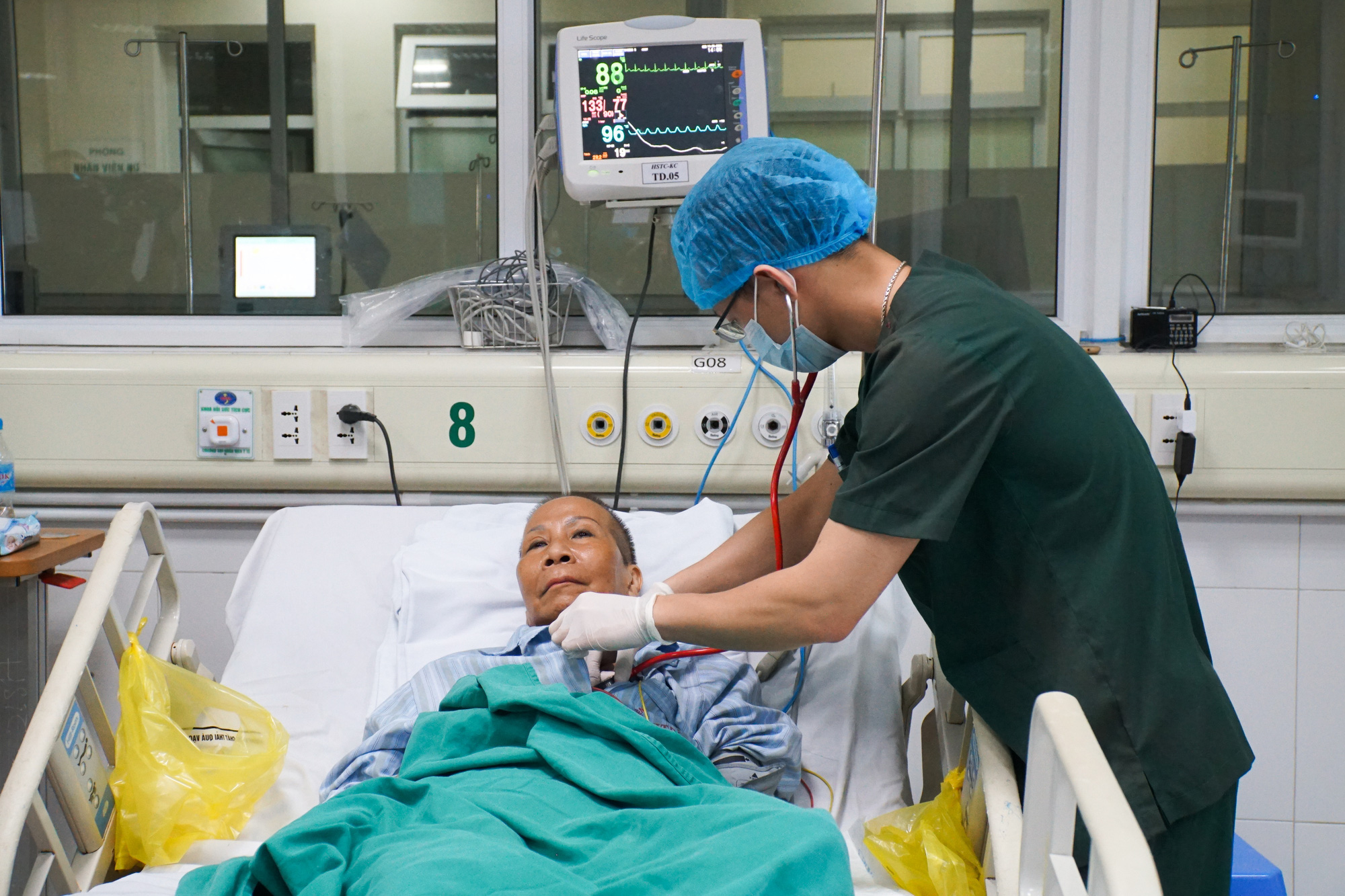 Một năm tất bật chống dịch Covid-19: Những tiền lệ chưa từng có ở Việt Nam - Ảnh 4.