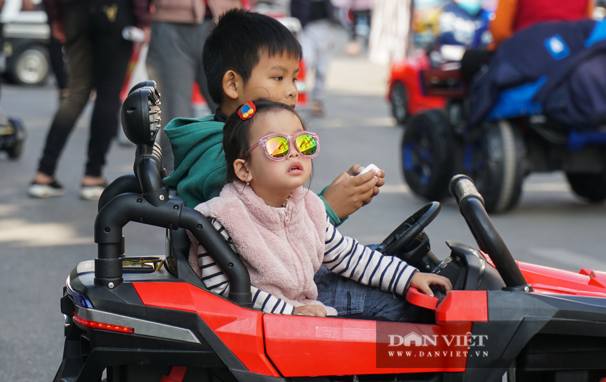 Biển người đổ về khu vui chơi nhân dịp nghỉ Tết Dương lịch - Ảnh 7.