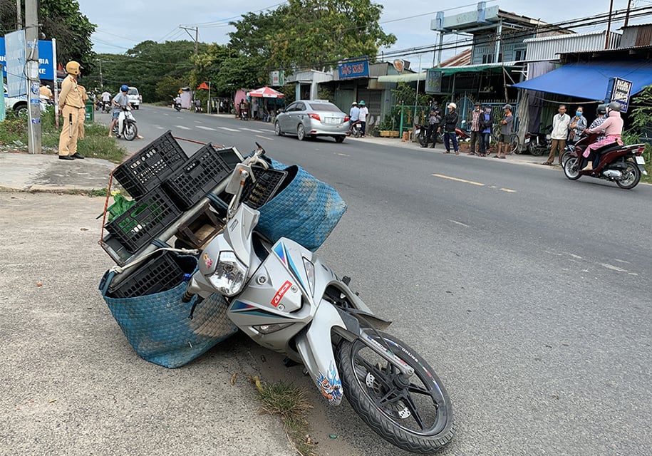An Giang: Khởi tố đối tượng giả bán rau củ chở 16kg cần sa bỏ xe nhảy xuống sông tẩu thoát  - Ảnh 2.