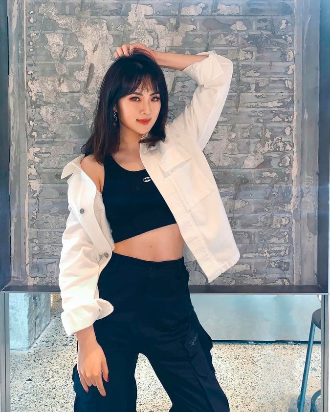 Dieu An Na buoc chan vao gioi giai tri anh 11