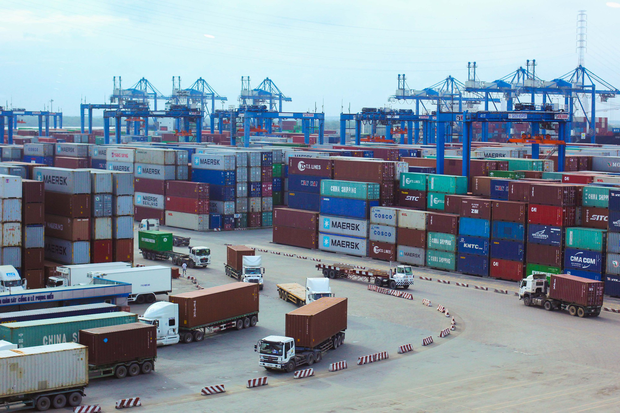 Chính phủ yêu cầu làm rõ việc giá thuê tàu, container tăng tới 10 lần - Ảnh 1. Chính phủ yêu cầu làm rõ việc giá thuê tàu, container tăng tới 10 lần - Ảnh 1.