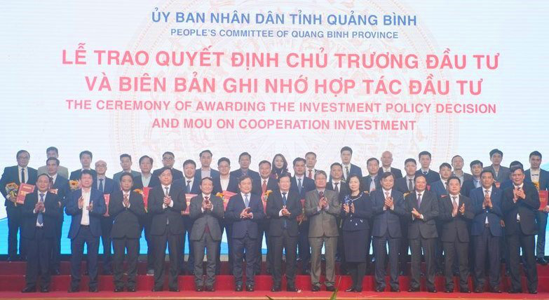 Quảng Bình tìm người thợ giỏi để “viên kim cương màu xanh” tỏa sáng - Ảnh 1. Quảng Bình tìm người thợ giỏi để “viên kim cương màu xanh” tỏa sáng - Ảnh 1.