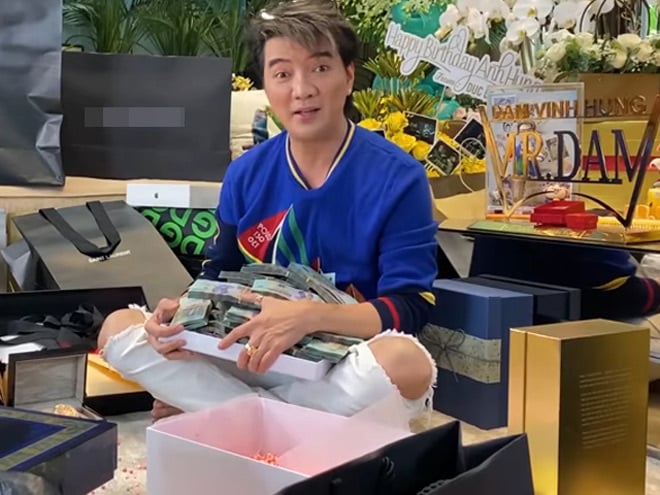 Nhận quà sinh nhật bao gồm tiền mặt lên đến hàng tỷ đồng, ca sỹ Đàm Vĩnh Hưng có phải đóng thuế? - Ảnh 1.