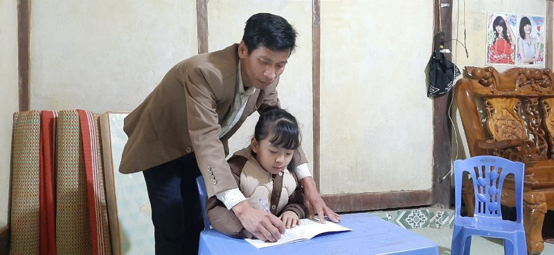 Thầy giáo “túm đuôi trâu” đi mở lớp - Ảnh 1.
