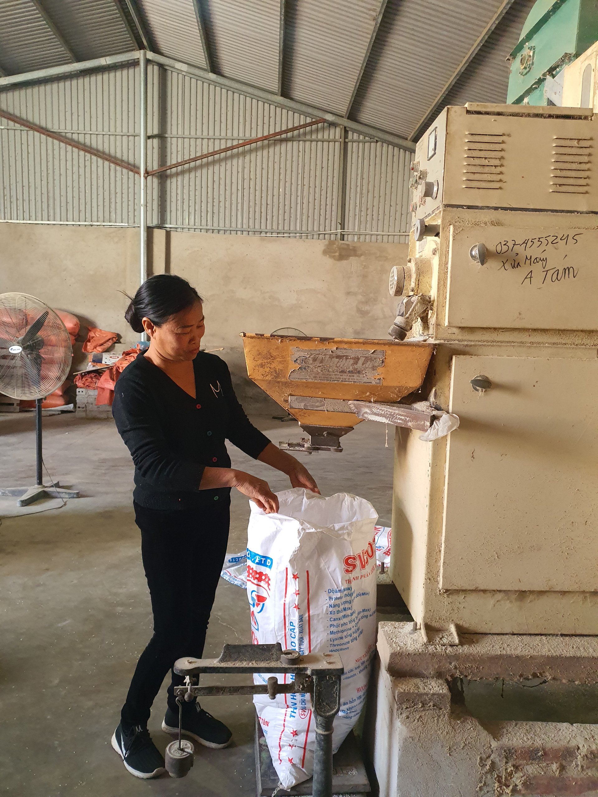 Người phụ nữ làm giàu từ nông nghiệp công nghệ cao - Ảnh 4. Người phụ nữ làm giàu từ nông nghiệp công nghệ cao - Ảnh 4.