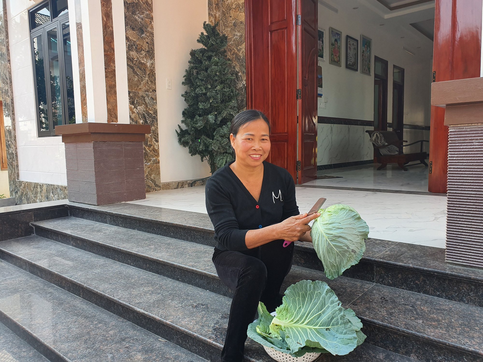 Người phụ nữ làm giàu từ nông nghiệp công nghệ cao - Ảnh 2. Người phụ nữ làm giàu từ nông nghiệp công nghệ cao - Ảnh 2.