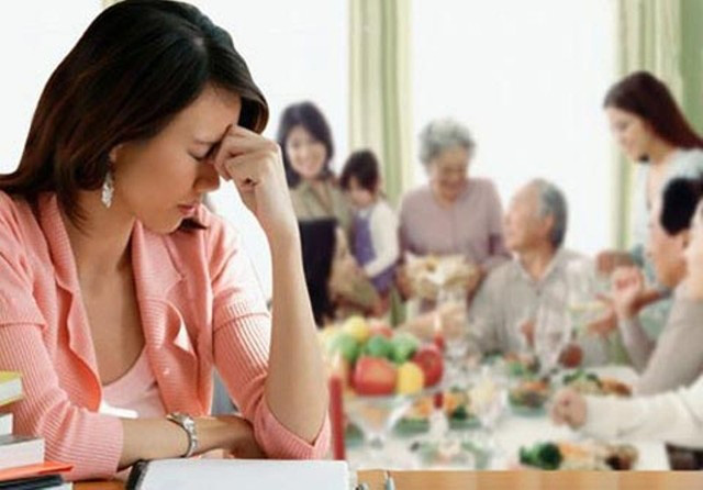 (Bài Tết Âm) Nàng dâu khóc ròng vì mẹ chồng ép xin nghỉ Tết từ 23 tháng Chạp - Ảnh 2.