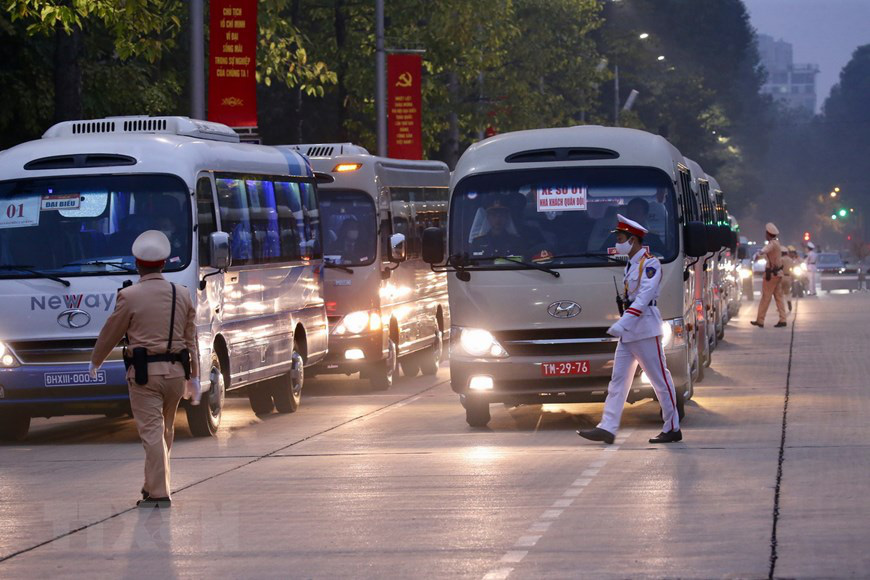 Các đại biểu tham dự các hoạt động của Đại hội đi bằng ô tô chung, kể cả Ủy viên Trung ương - Ảnh 1.