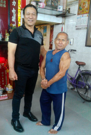 Truyền nhân hầu quyền câm điếc cao 1m4 của &quot;người khổng lồ&quot; 1m90: Dùng võ chữa bệnh - Ảnh 4.