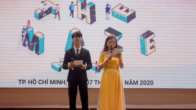 Sinh viên làm thêm Tết: Người lần đầu gửi tiền cho mẹ sắm Tết, người đêm 30 mới về nhà - Ảnh 1.