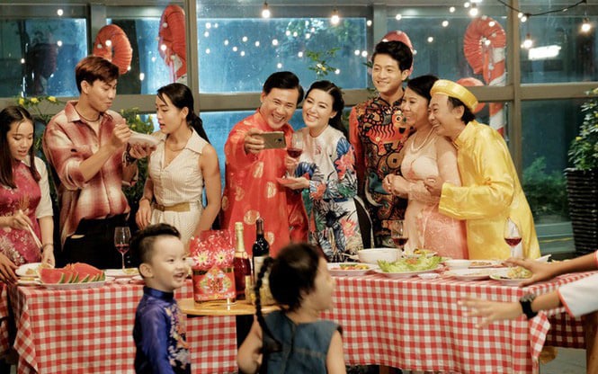 Sinh viên làm thêm Tết: Người lần đầu gửi tiền cho mẹ sắm Tết, người đêm 30 mới về nhà - Ảnh 4.