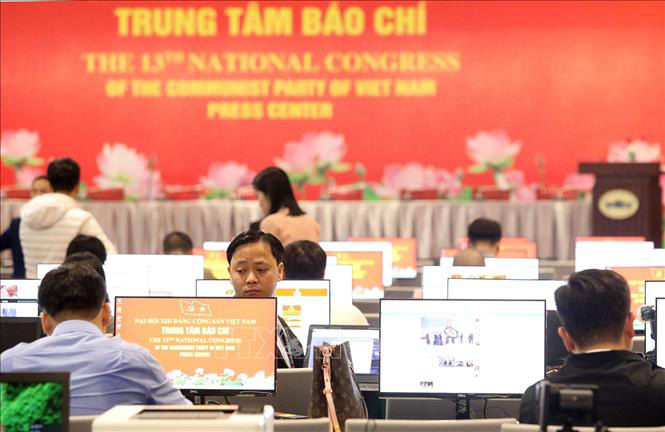 Gần 500 phóng viên, biên tập viên các cơ quan báo chí trực tiếp đưa tin Đại hội XIII của Đảng - Ảnh 3.