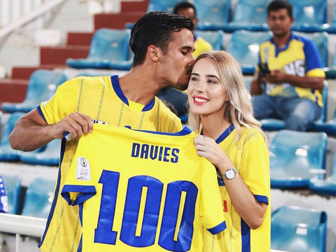 Bạn gái hậu vệ ĐT Malaysia Matthew Davies: WAGs sexy nhất Đông Nam Á - Ảnh 1.
