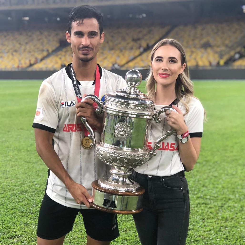 Bạn gái hậu vệ ĐT Malaysia Matthew Davies: WAGs sexy nhất Đông Nam Á - Ảnh 3.