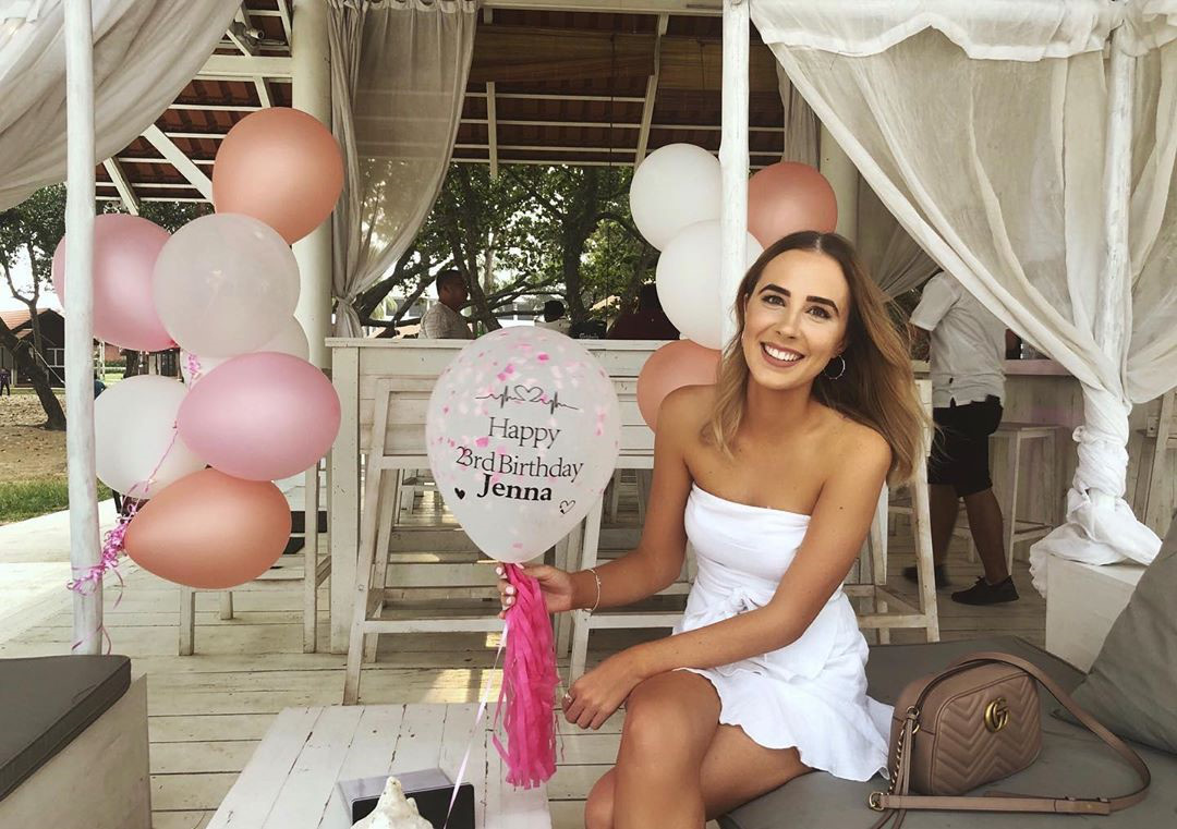 Bạn gái hậu vệ ĐT Malaysia Matthew Davies: WAGs sexy nhất Đông Nam Á - Ảnh 5.