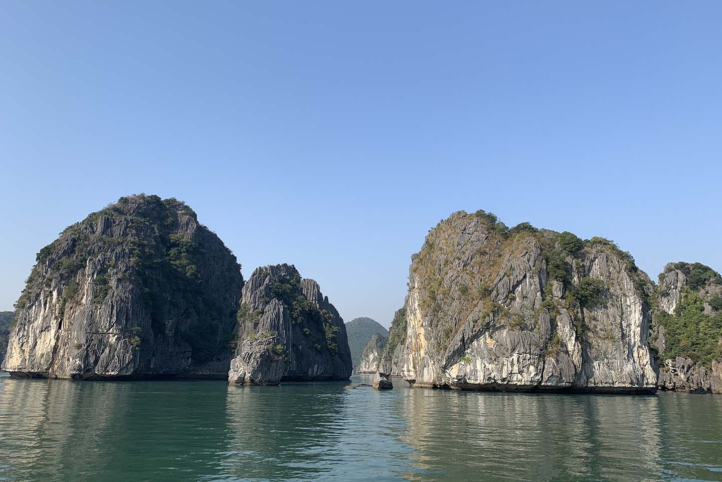 Tour du lịch Tết: Vịnh Lan Hạ, Cát Bà - “Thiên đường bị bỏ quên” - Ảnh 2.