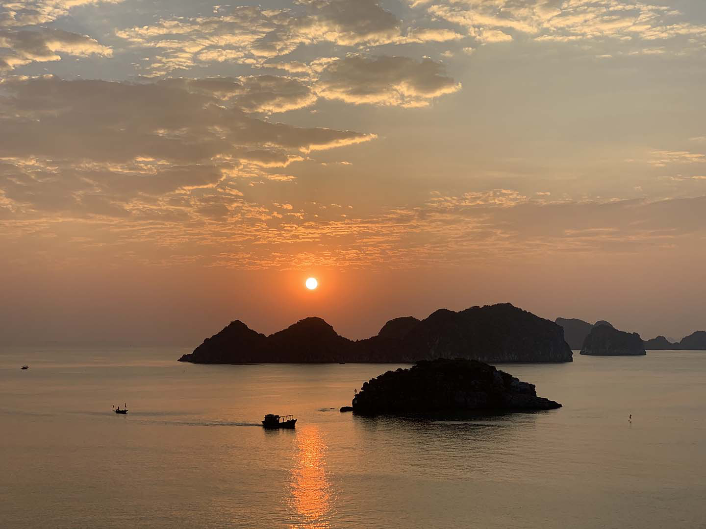 Tour du lịch Tết: Vịnh Lan Hạ, Cát Bà - “Thiên đường bị bỏ quên” - Ảnh 1.